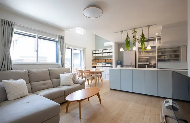 AQURA HOME